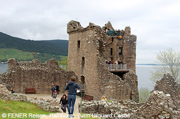 Ein Turm auf Urquart Castle