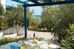 Der Blick von der Terrasse zum Meer