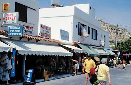 Stra&szlig;e in Matala