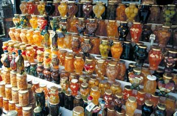 In Zuckersirup eingelegte Fr&uuml;chte aus dem Pilion