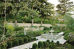 Der Garten der Poolvilla in Karmi, Karaman