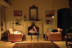 gem&uuml;tliche Abende am Kamin in der Poolvilla in Karma