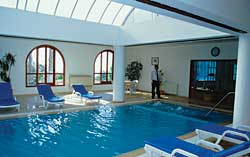 Schwimmhalle vom Onar Village