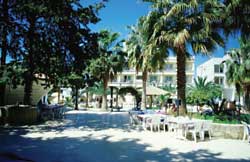 Gartenansicht des Hotel Pia Bella in Girne