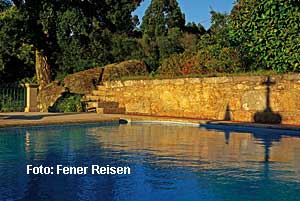 Genie&szlig;en sie den Pool im Convento Franqueiro bei Barcelos