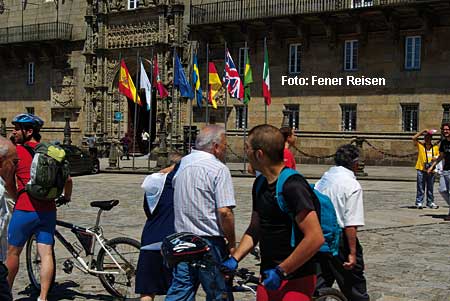 Ankommen in Santiago de Compostela mit dem Fahrrad aus Pamplona