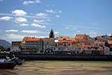 Der Ort Finesterre bei Ebbe