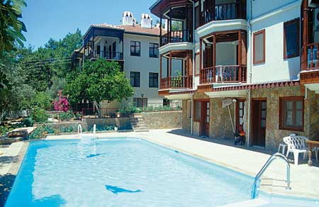 Der sch&ouml;ne Pool der Huzur-Appartements in Akyaka