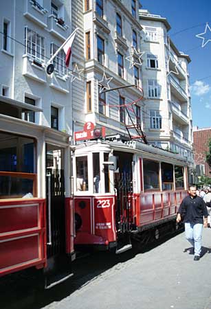 Historische Stra&szlig;enbahn in Istanbul