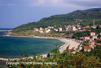 Der Ort G&uuml;zelkent, ehemalig Helaldi, l&auml;dt zu einem Badestopp ein
