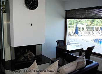 Der gem&uuml;tliche Aufenthaltsraum mit Kami des Hotel Tuana in Akcakoca